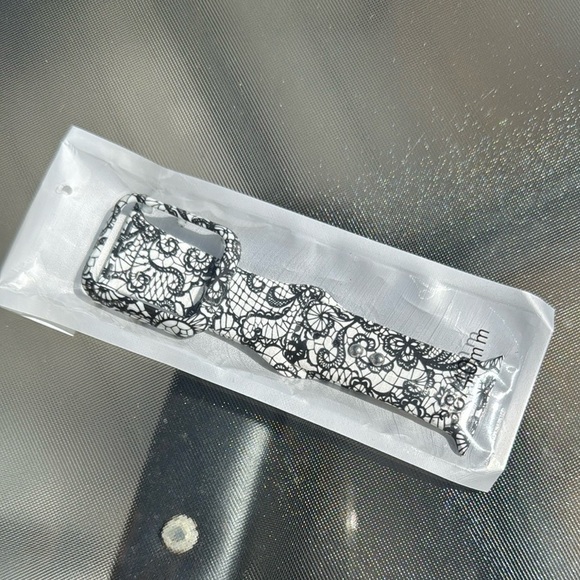 Black and White Paisley Print Soft Silicone Sport Wristband for Apple Watch - Picture 5 of 5